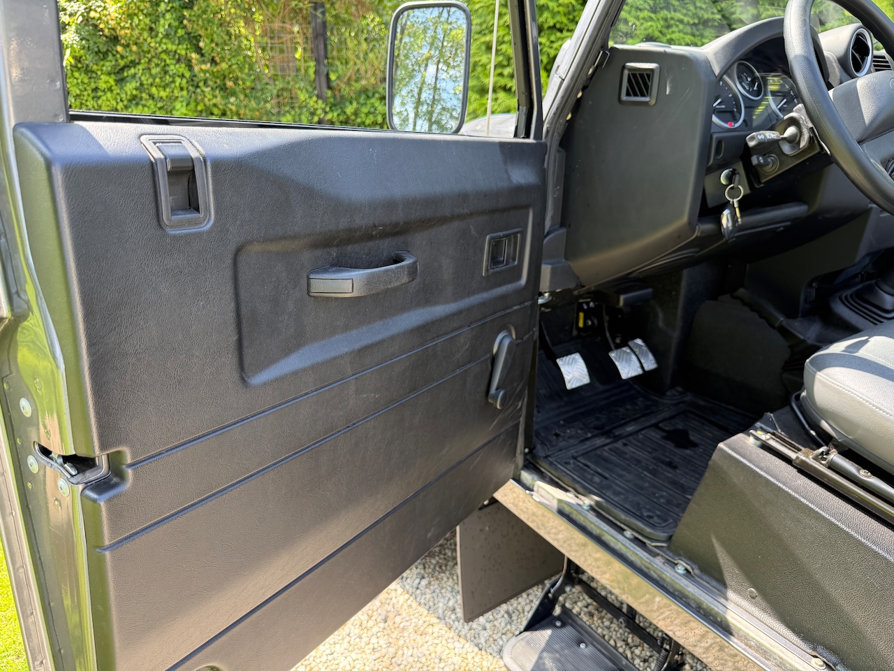 Land Rover Defender - 2.2 D Soft Top 90" E Uniek