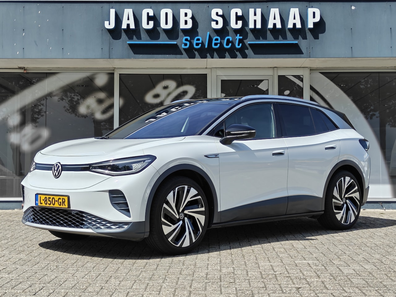 Volkswagen ID.4 - First Max 77 kWh / Trekhaak / Warmtepomp / Panodak / 21" LM / Carplay / HU display - AutoWereld.nl