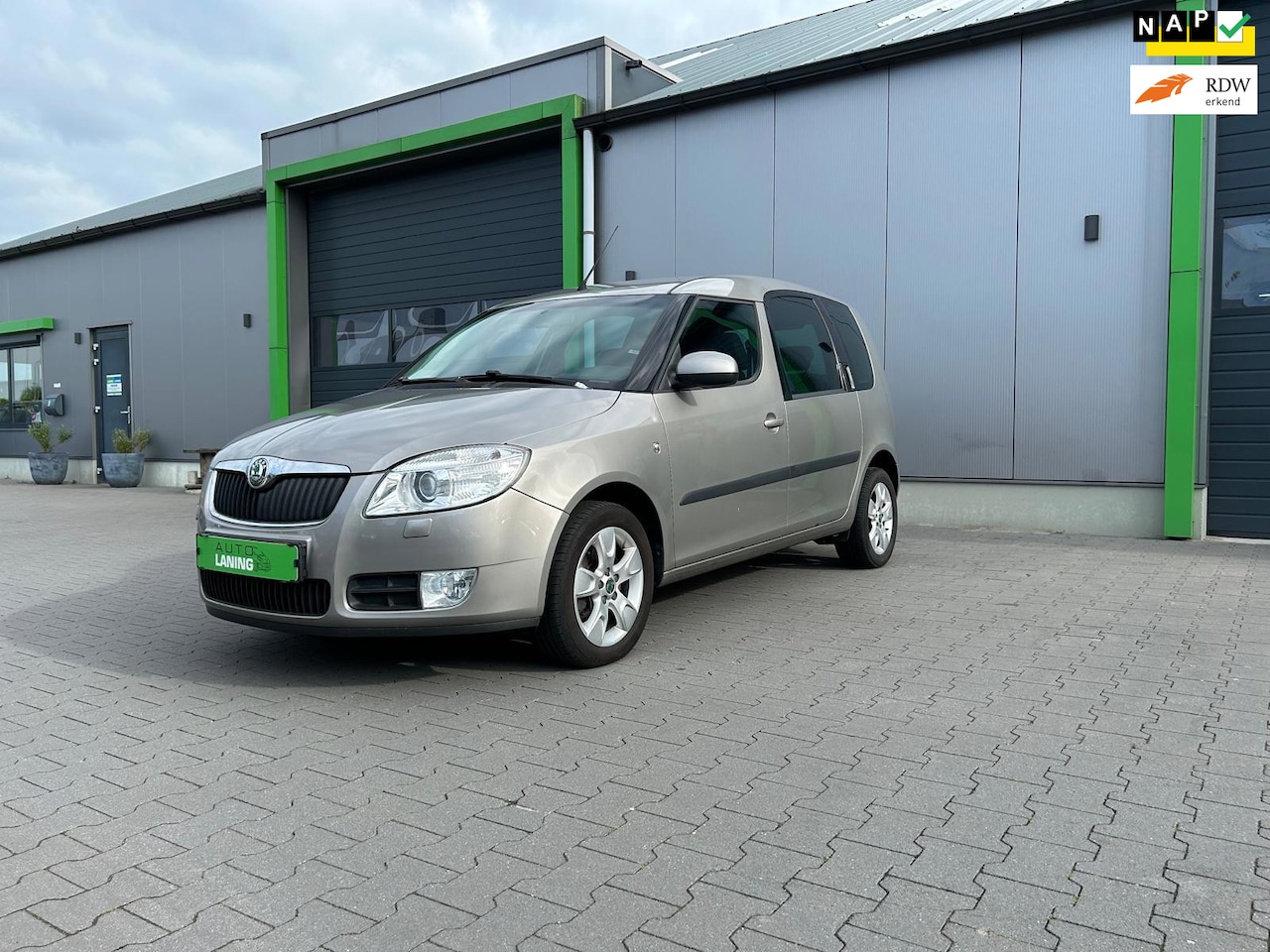 Skoda Roomster - 1.6-16V Elegance| Airco | Ruim | Automaat | Hoge instap | Nieuwe APK | GOED LEZEN ! - AutoWereld.nl