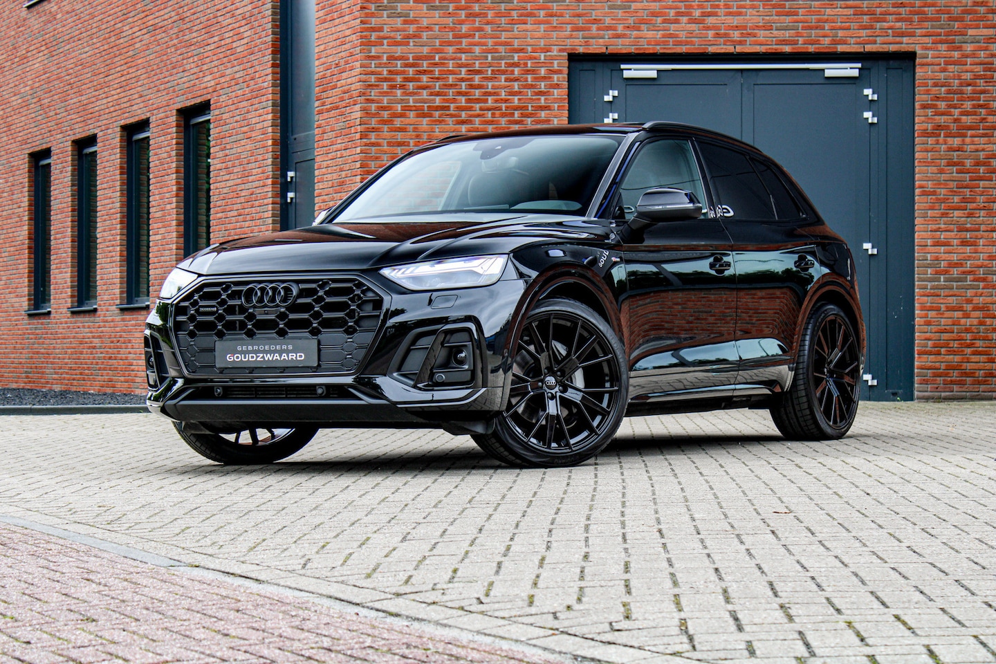 Audi Q5 - 50 TFSI e S edition Competition | Luchtvering | Pano | Top View | OLED | Elek. trekhaak | - AutoWereld.nl