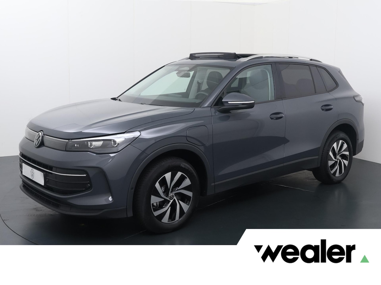 Volkswagen Tiguan - 1.5 eHybrid Life Edition | 150 PK | SoH 100 % | Trekhaak wegklapbaar | Achteruitrijcamera - AutoWereld.nl
