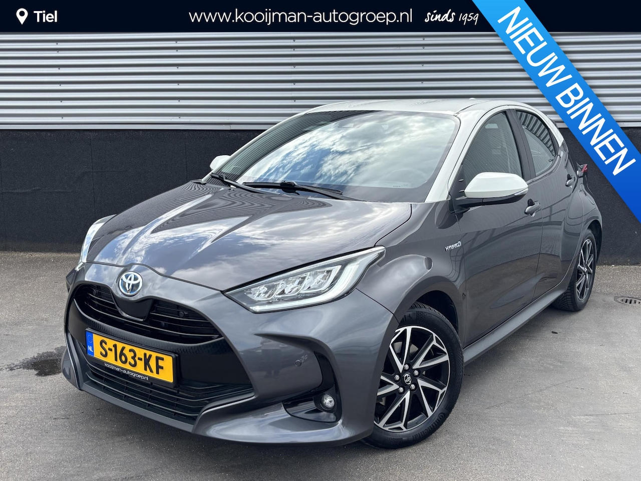 Toyota Yaris - 1.5 Hybrid Executive Bi-tone edition Navigatie, Dodehoekdetectie, HUD, Parkeersensoren voo - AutoWereld.nl