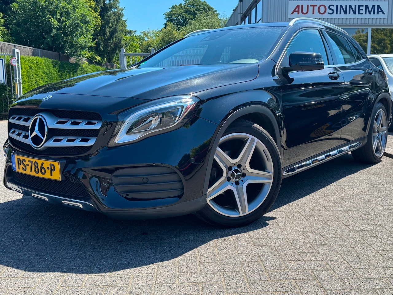 Mercedes-Benz GLA-Klasse - 180 Business Solution AMG | Stoelverwarming | Cruise | Camera | - AutoWereld.nl