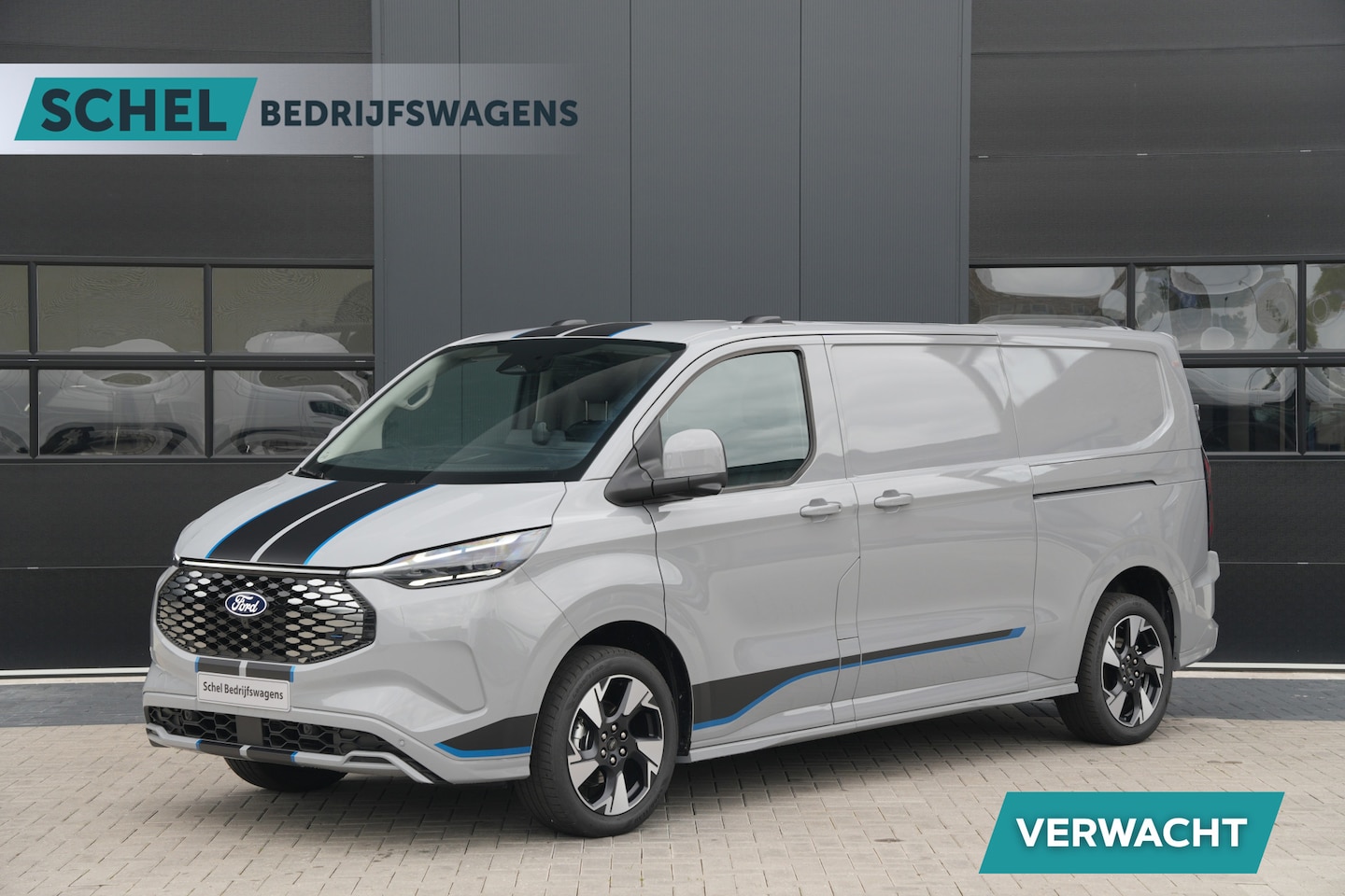 Ford Transit Custom - E-Transit 340 L2H1 Sport 71 kWh 218pk - 2x Schuif - ACC - B&O - Navi - Stoel/Stuurverwarmi - AutoWereld.nl