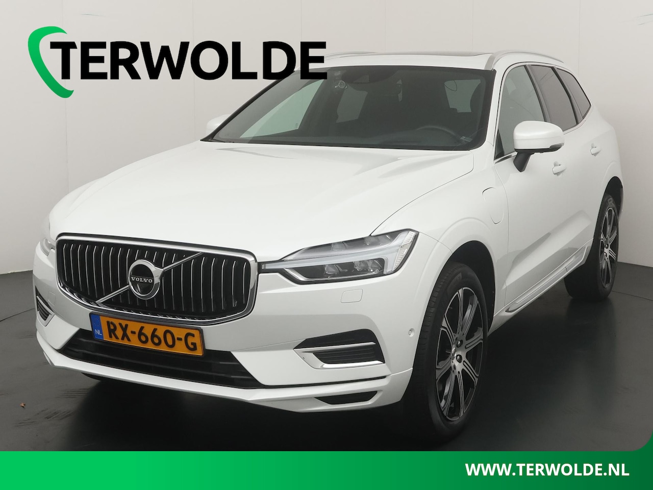 Volvo XC60 - 2.0 T8 Twin Engine AWD Inscription | Luchtvering | Panoramadak | Massage | Adapt. Cruise | - AutoWereld.nl