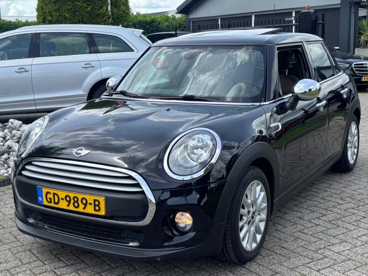 MINI 5-Deurs - 1.5 Cooper Diesel 2015 Leer Panodak 1E Eigenaar - AutoWereld.nl