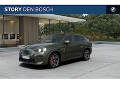 BMW iX2 - eDrive20 M Sport / Panoramadak / Trekhaak / Sportstoelen / M Adaptief onderstel / Comfort