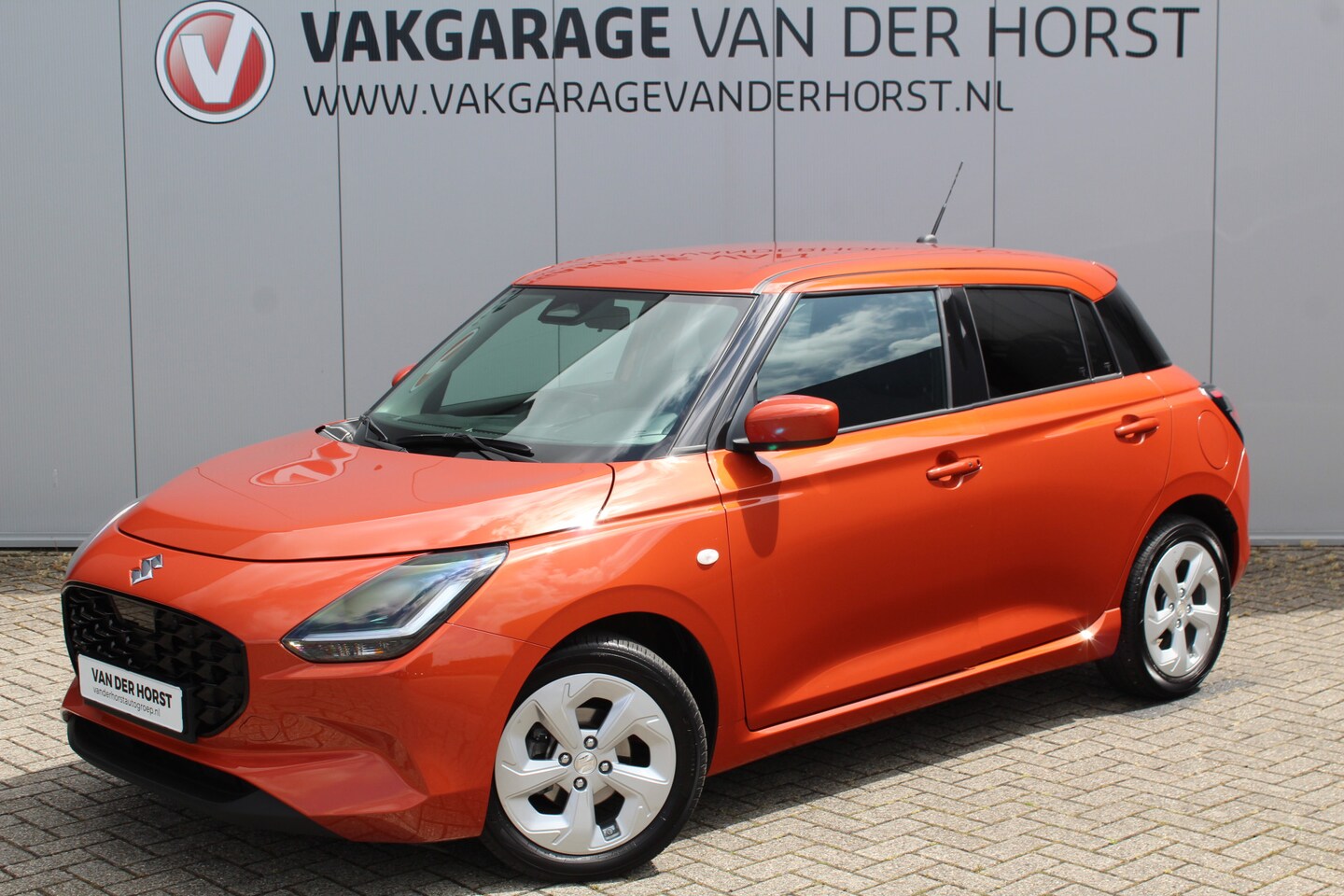 Suzuki Swift - 1.2-83 pk MHEV Select Smart-Hybrid 5drs. Zeer betrouwbare en luxe wagen ! Slechts 15.000km - AutoWereld.nl