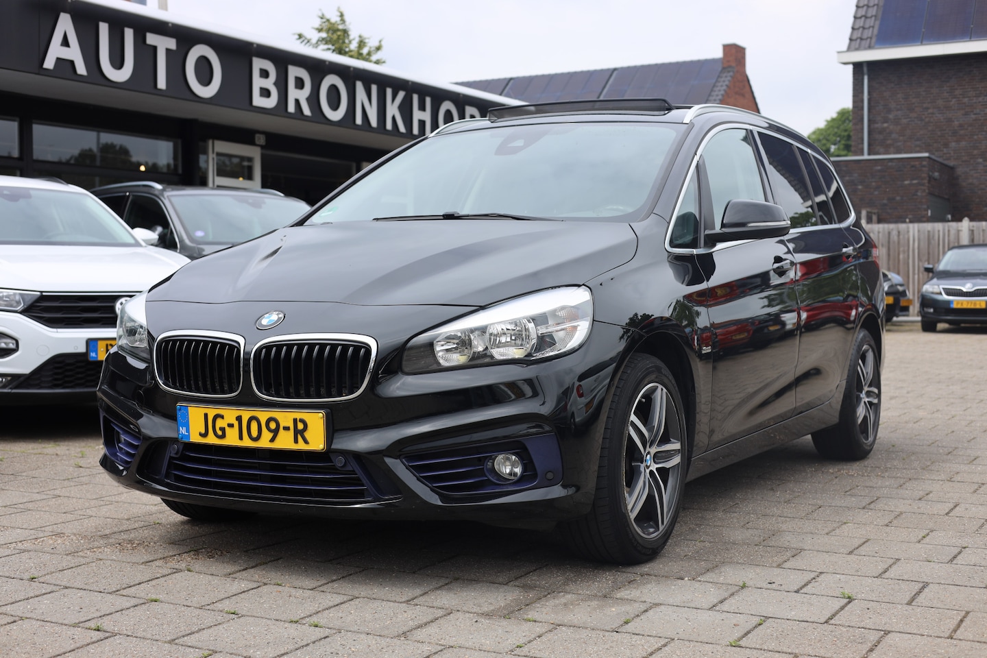 BMW 2-serie Gran Tourer - 218i SPORT | PANO | NAVIGATIE | 17 INCH - AutoWereld.nl