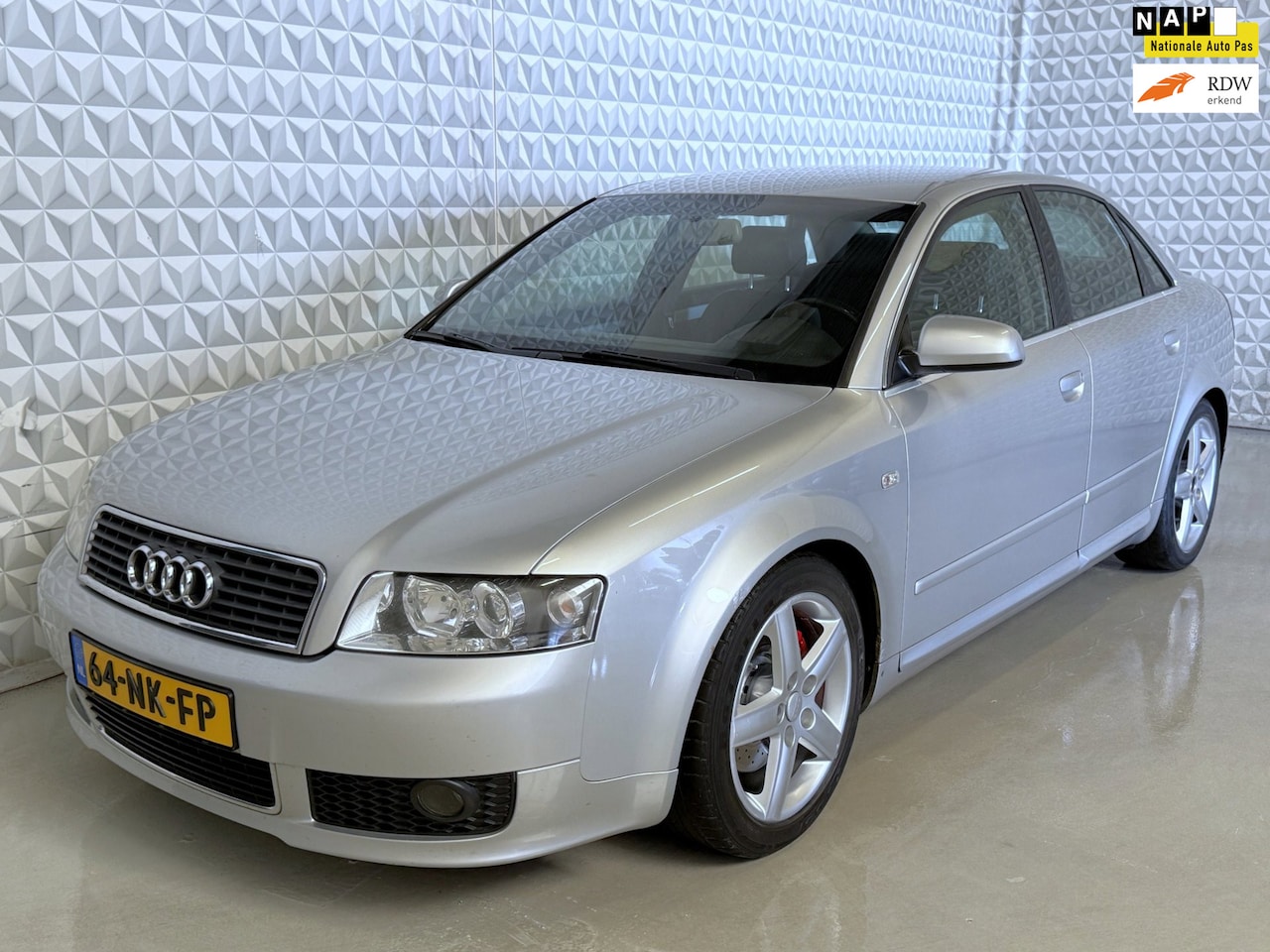 Audi A4 Limousine - 2.0 S-LINE *SMOELT SUPER* / Nieuwe APK! (2003) - AutoWereld.nl