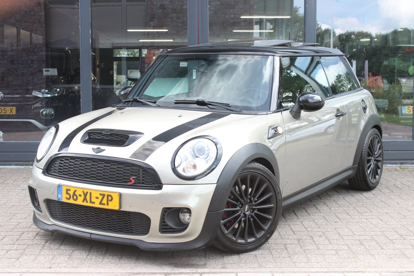 MINI 3-Deurs - 1.6 Cooper S Chili | Cruise-control | Pano-dak | 17"Lm | AC | Leder | - AutoWereld.nl