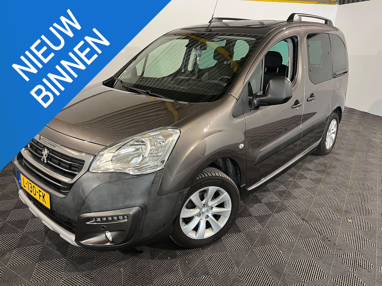 Peugeot Partner Tepee - 1.2 PureTech Allure 1.2 PureTech Allure - AutoWereld.nl