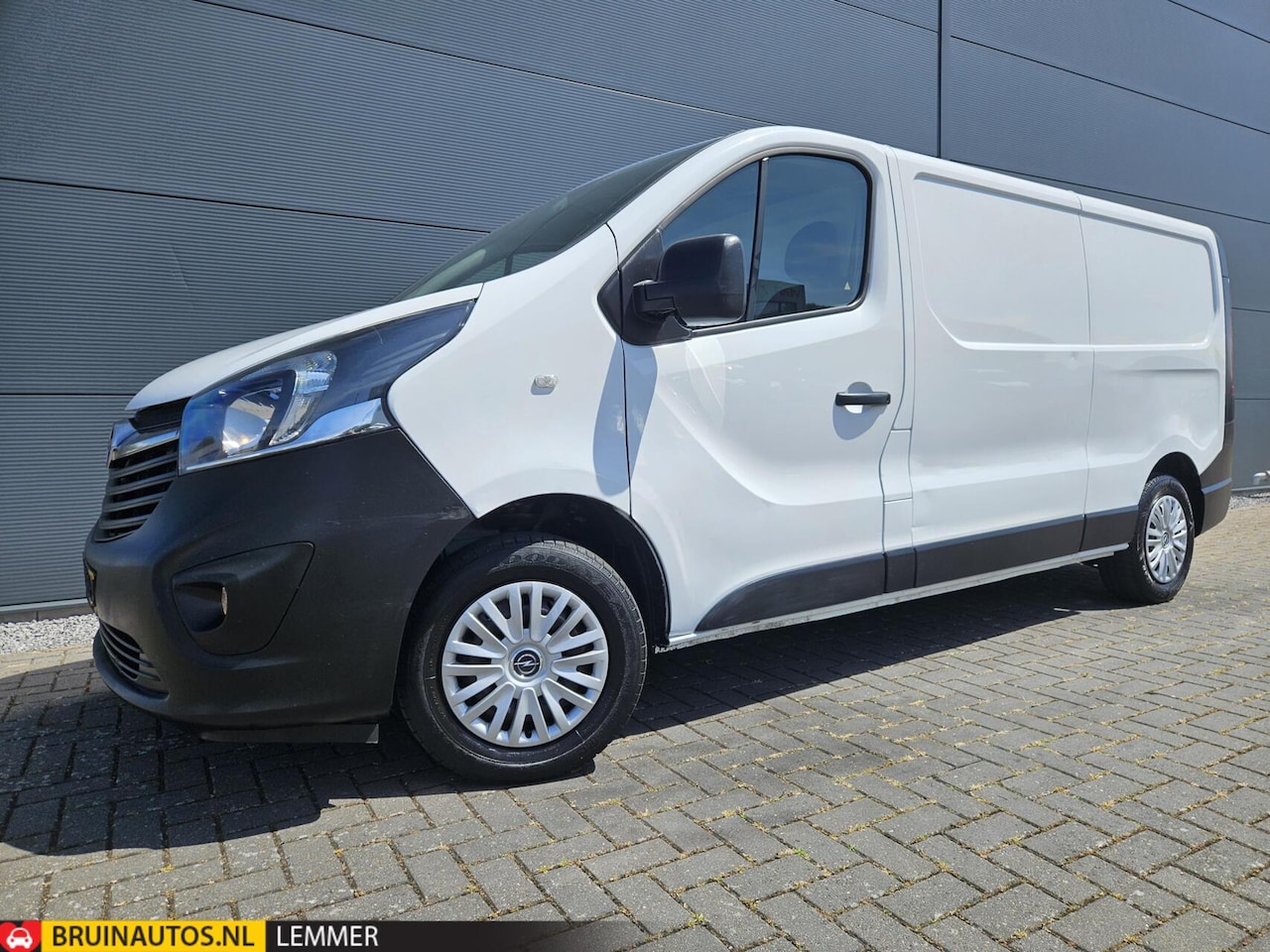 Opel Vivaro - 1.6 CDTI L2H1 Airco Navi Trekhaak 125pk 3-zits - AutoWereld.nl