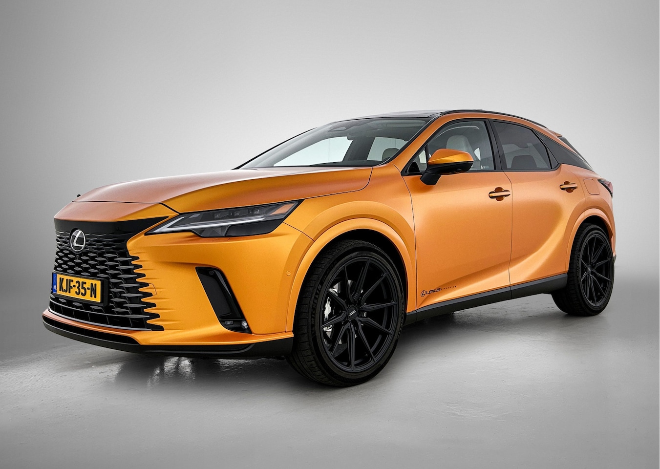 Lexus RX 450h - 450h+ Plug-in Hybrid President Line | Orange wrapped | President Line | Direct Leverbaar | - AutoWereld.nl