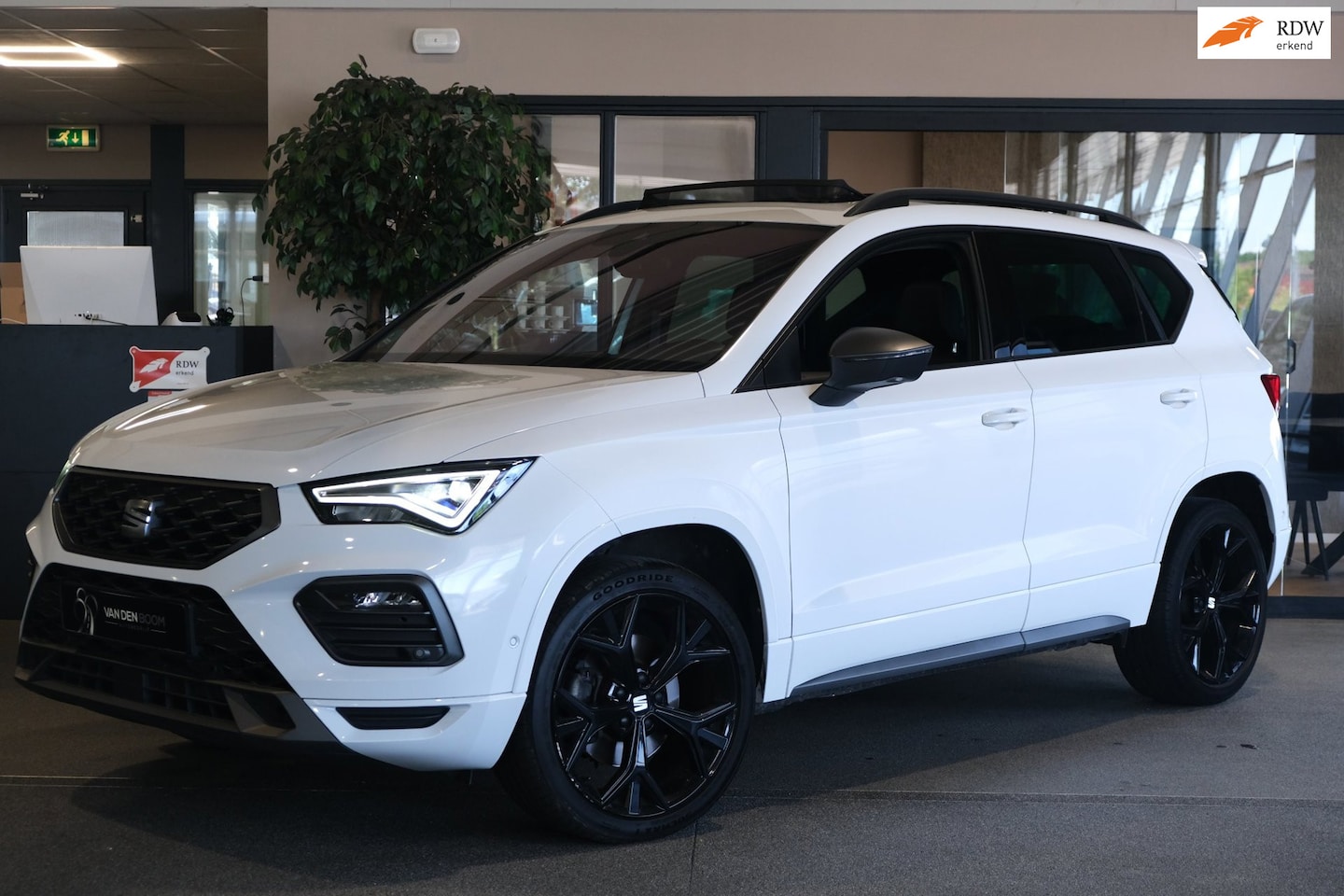 SEAT Ateca - 1.5 TSI FR 150PK DSG Pano Led Alcantara Trekhaak Cam Virtual Navi ACC - AutoWereld.nl