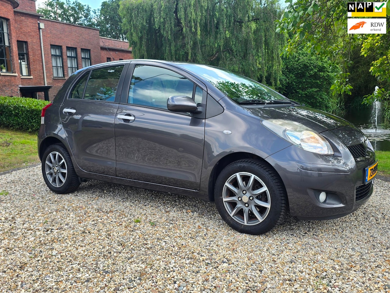 Toyota Yaris - 1.3 VVT-i Aspiration 1.3 VVTi Aspiration - AutoWereld.nl