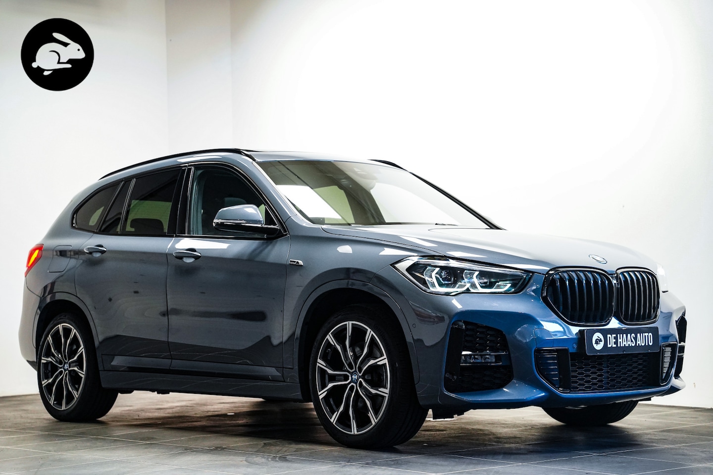 BMW X1 - xDrive25e M Sport|Pano dak|Trekhaak|Led|19 inch|Leder - AutoWereld.nl