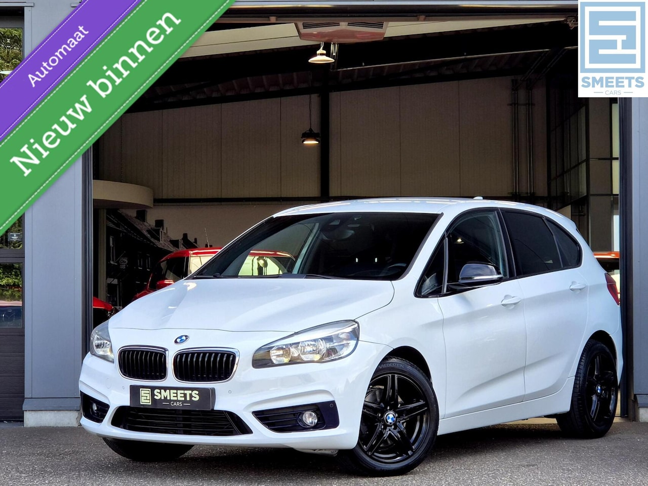 BMW 2-serie Active Tourer - 220i Sport 192PK Automaat |Nav|Trekh - AutoWereld.nl