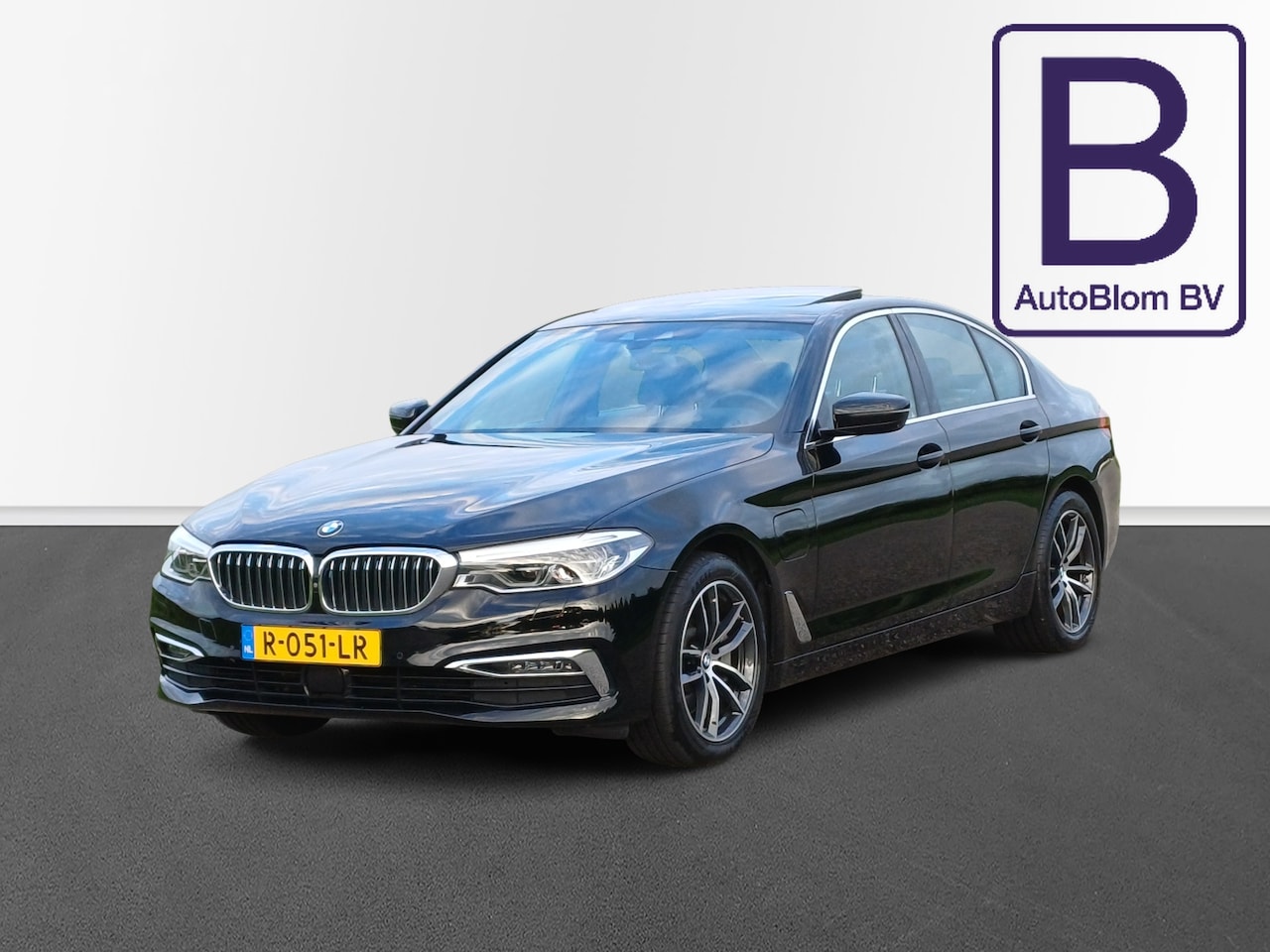 BMW 5-serie - 530e iPerformance High Executive /Leder/Schuifdak/Plug in Hybride/252PK/ - AutoWereld.nl