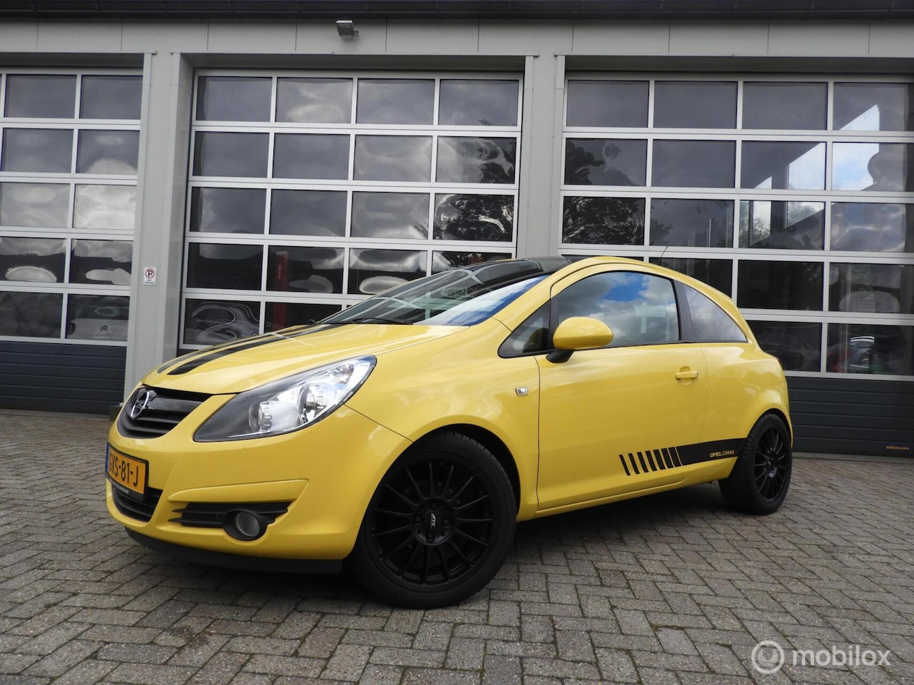 Opel Corsa - 1.4 Yellow Edition - AutoWereld.nl