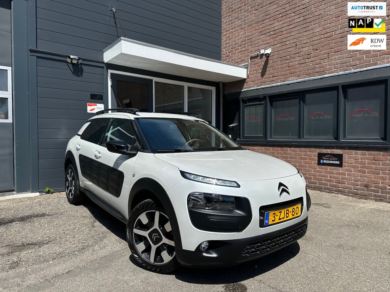 Citroën C4 Cactus - 1.2 e-VTi Shine|Nap|Automaat|Camera|Pano|Cruise - AutoWereld.nl