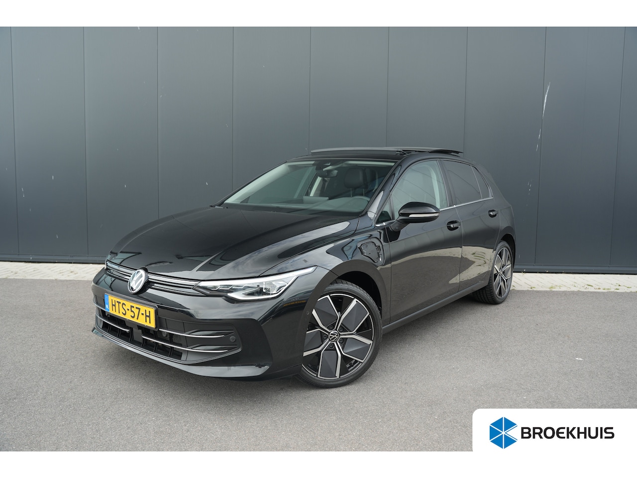 Volkswagen Golf - 1.5 eHybrid Style Edition | Panoramadak | Camera | Stoelverwarming/Massage | Dodehoek | - AutoWereld.nl