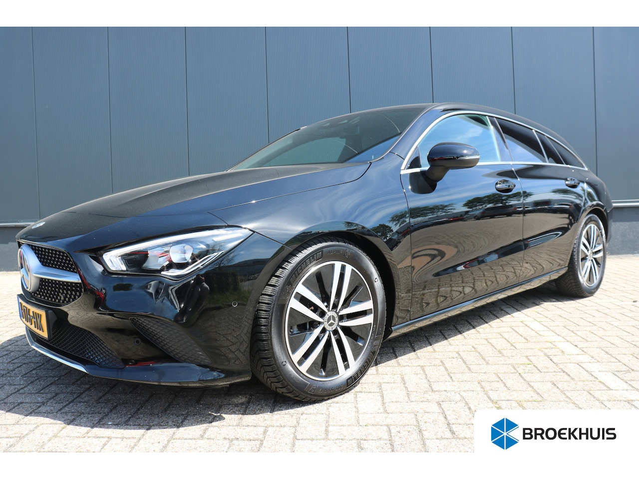Mercedes-Benz CLA-klasse Shooting Brake - 180 Business Solution Luxury Voorstoelen verwarmd | Airco | Navi | 360 Camera | All Season - AutoWereld.nl