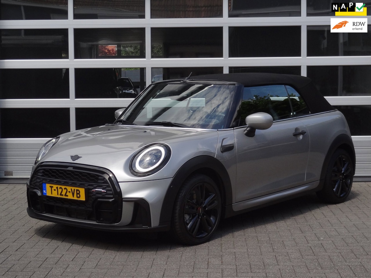 MINI Cabrio - 1.5 Cooper Seaside Edition met JCW pakket, 1e eigenaar - AutoWereld.nl