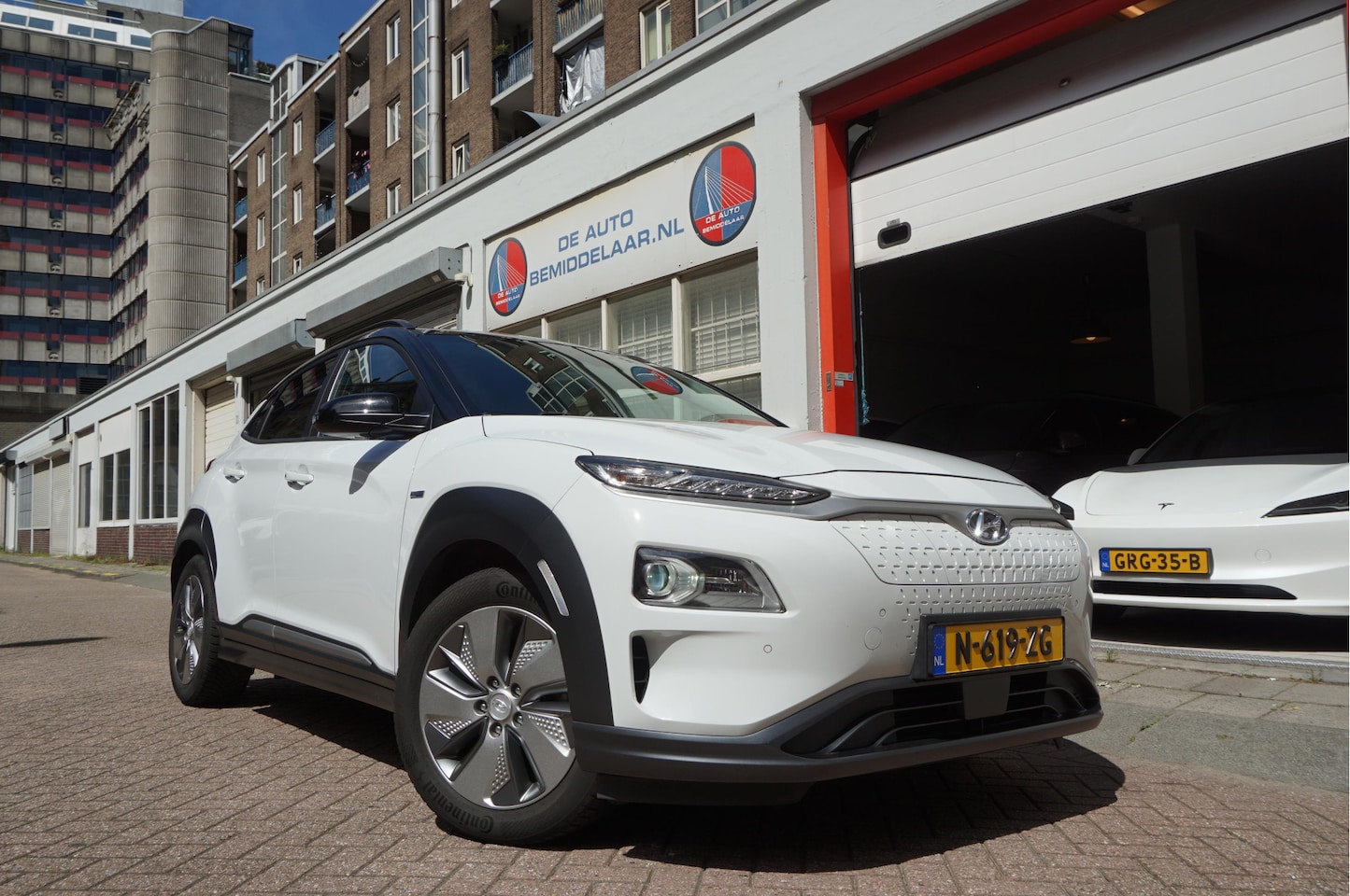 Hyundai Kona Electric - EV Premium 64 kWh | SOH 99.2% | Trekhaak | Leer | Adaptive + Lane + Blindspot | Premium Au - AutoWereld.nl