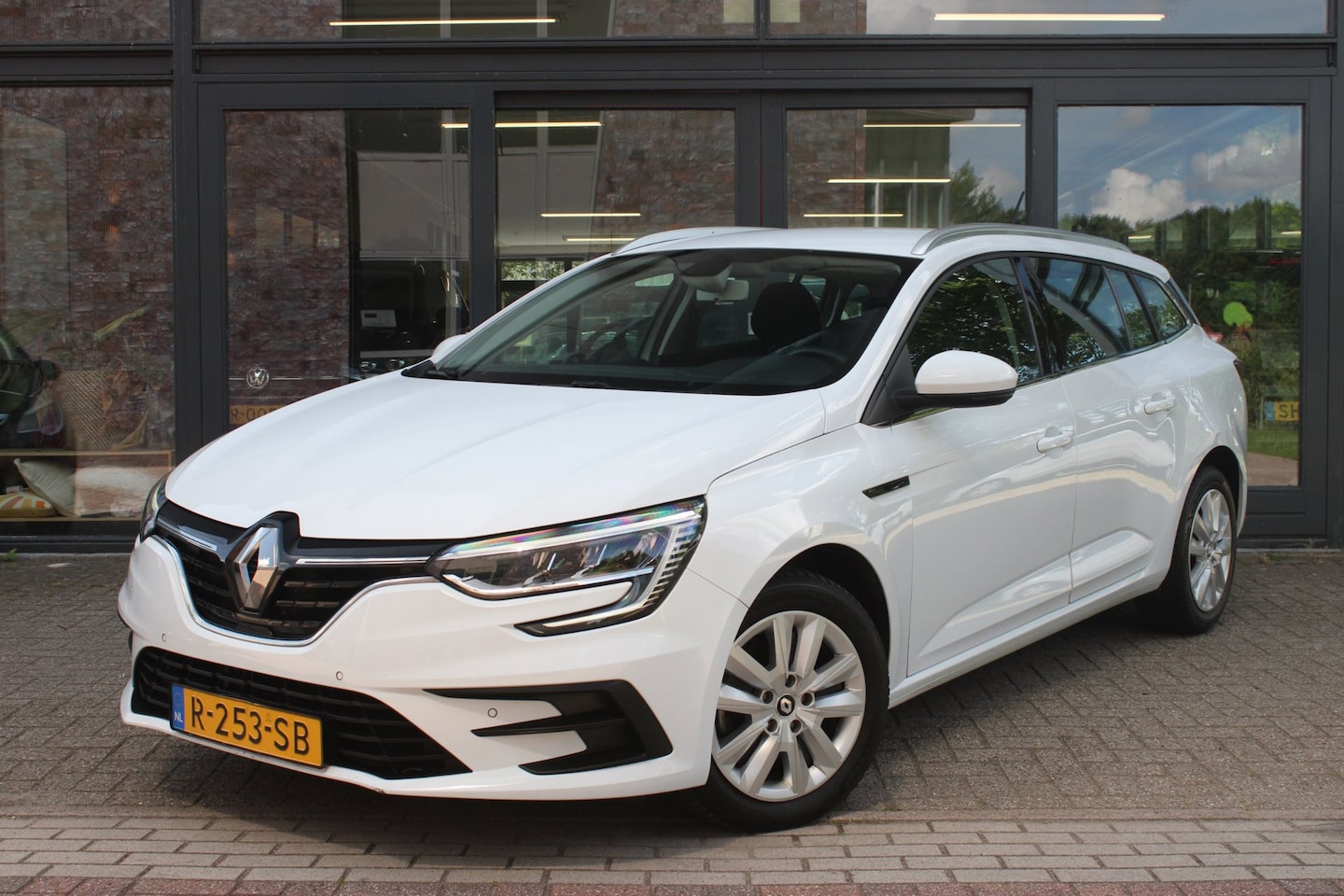 Renault Mégane Estate - 1.0 TCe Zen | Cruise-control | Carplay | Parkeersensoren | Navigatie | Telefoonvoorbereidi - AutoWereld.nl