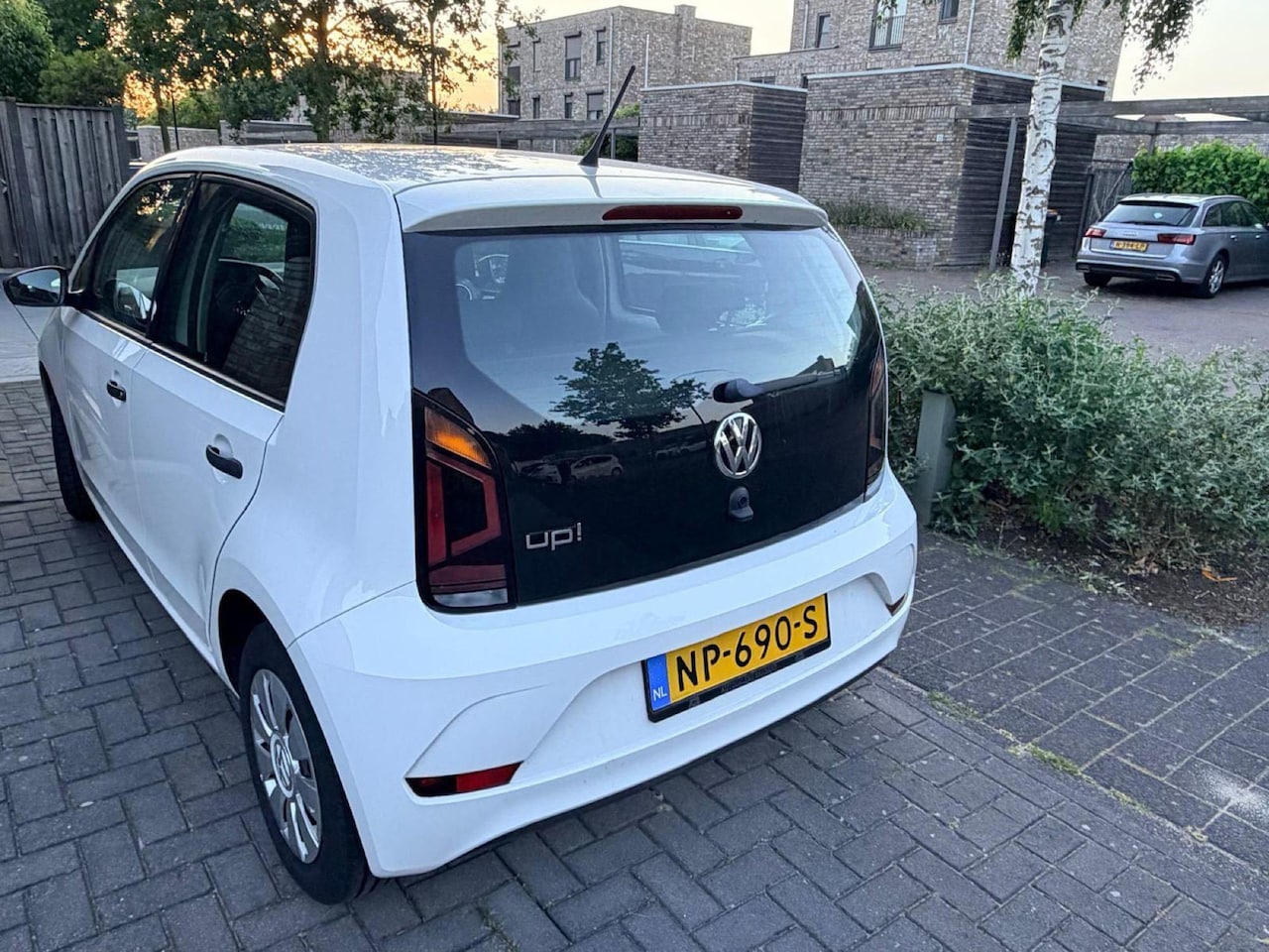 Volkswagen Up! - 1.0 BMT take up! 60 PK| - AutoWereld.nl