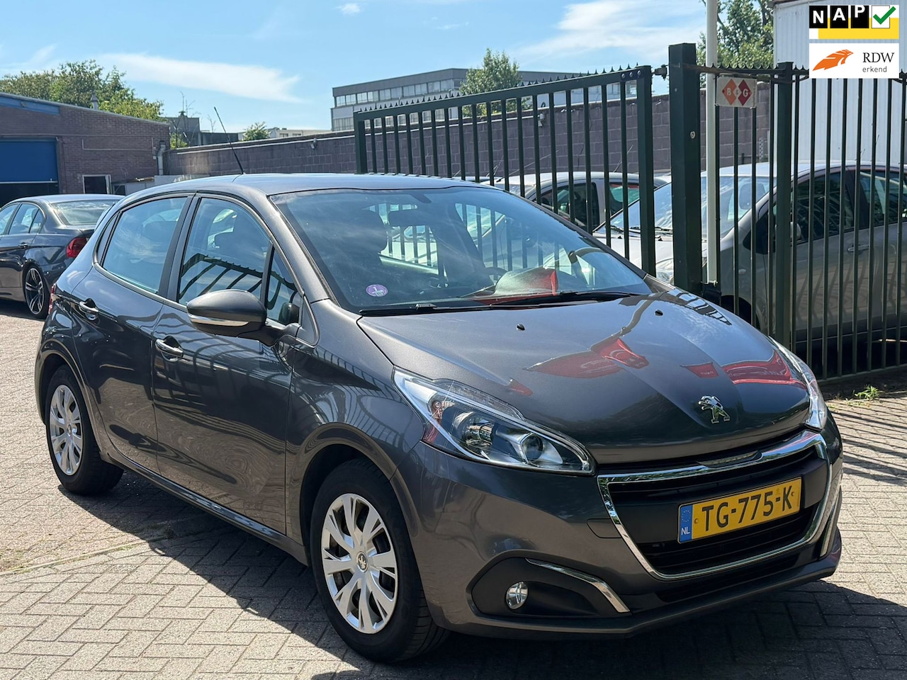 Peugeot 208 - 1.2 PureTech Blue Lion Dealer onderhouden Zeer netjes uniek km org nl auto navigatie cruis - AutoWereld.nl