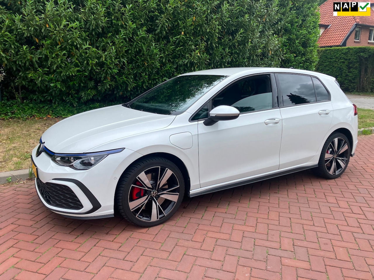 Volkswagen Golf - 1.4 eHybrid GTE btw dealer onderhouden hele mooie auto vele opties - AutoWereld.nl