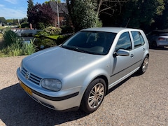 Volkswagen Golf - 2.0 Automaat met steen koude airco en volle tank