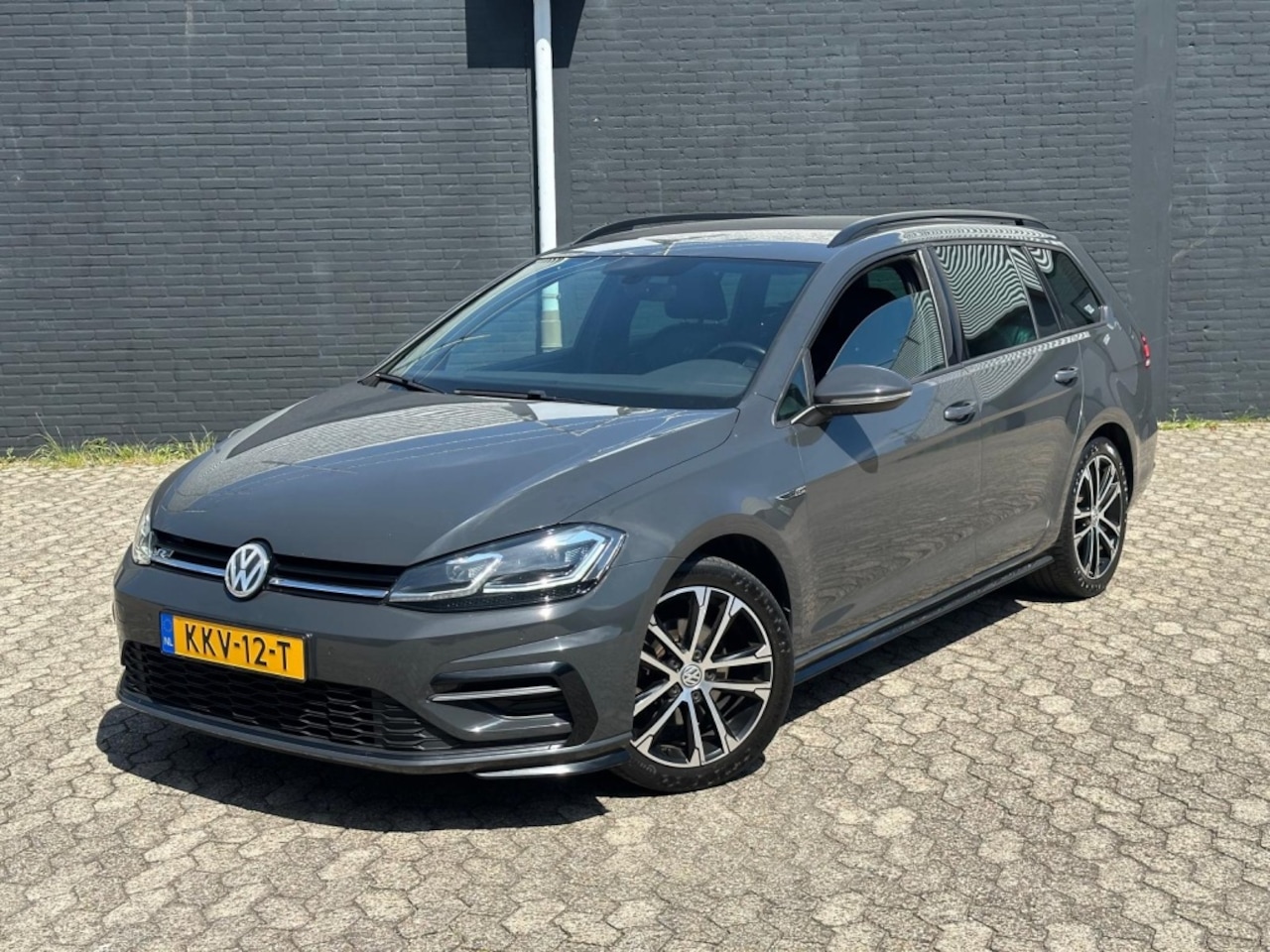 Volkswagen Golf Variant - 1.4 TSI 125pk R-Line, Leer, LED Koplampen, Carplay, 17 Inch - AutoWereld.nl