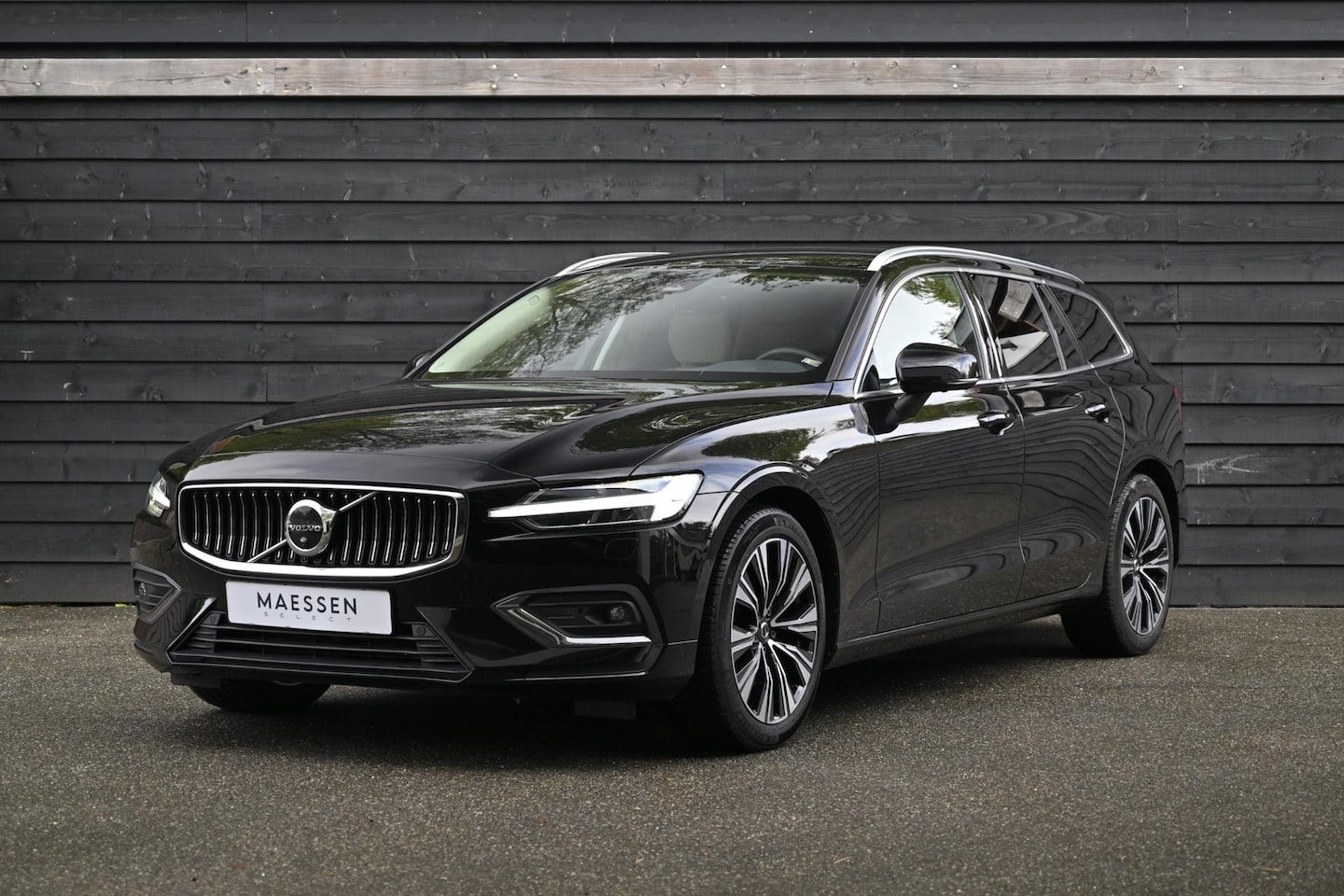 Volvo V60 - 2.0 B4 Plus Bright | Leder | ACC | Stoel/Stuur Vw. | Elk stoelen | BTW - AutoWereld.nl
