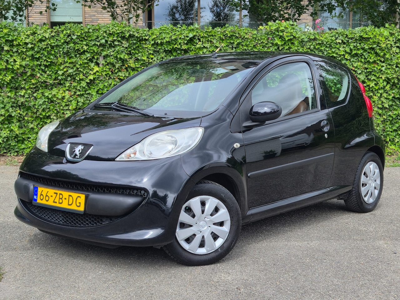 Peugeot 107 - 1.0-12V XS | | Lederen bekleding | Airco | Elektrische Ramen - AutoWereld.nl