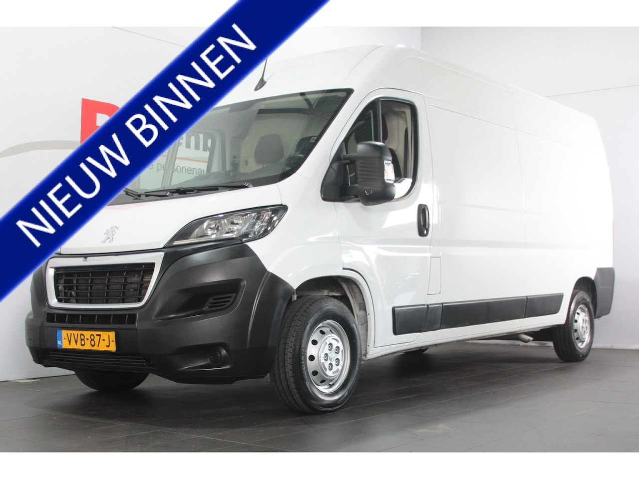 Peugeot Boxer - 2.2 BlueHDi 140 L3H2 3.3t - Airco / Camera / Cruise / BT - AutoWereld.nl