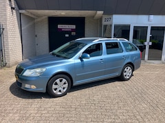 Skoda Octavia Combi - 1.4 TSI Elegance / KM STAND + NAP / CLIMA / ALU VELGEN / TREKHAAK / APK 2027