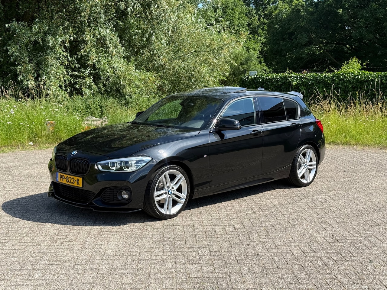 BMW 1-serie - 118i M Pakket AUTOMAAT I HIFI I LEER I PANO I CARPLAY I NL AUTO - AutoWereld.nl