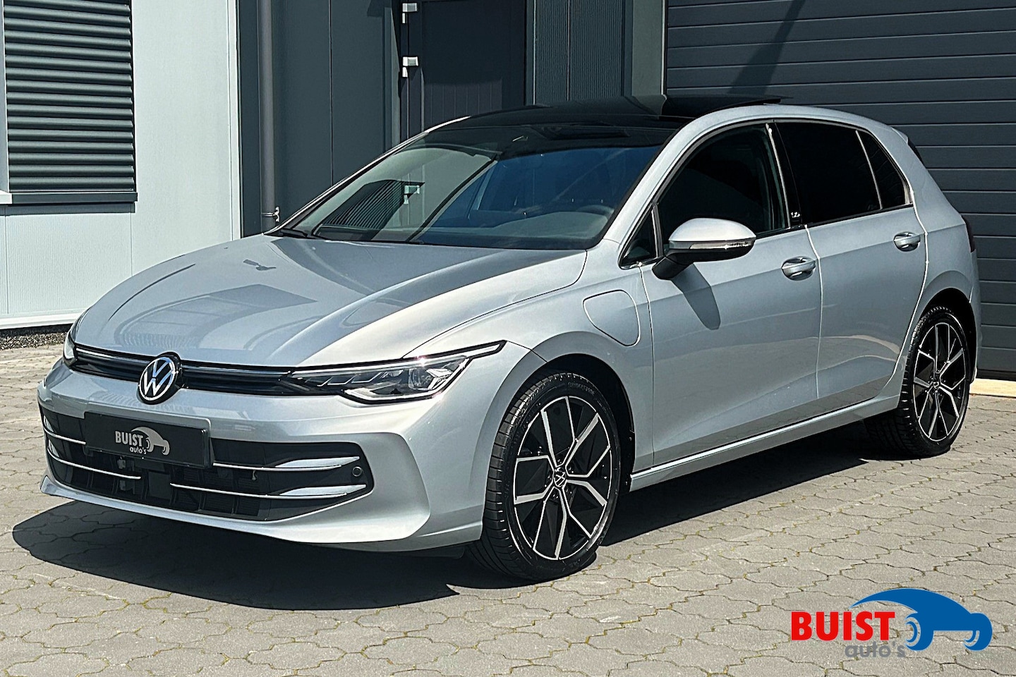 Volkswagen Golf - 1.5 eHybrid 50 Edition PANO 9958KM! 1e eig.! NL-auto! - AutoWereld.nl