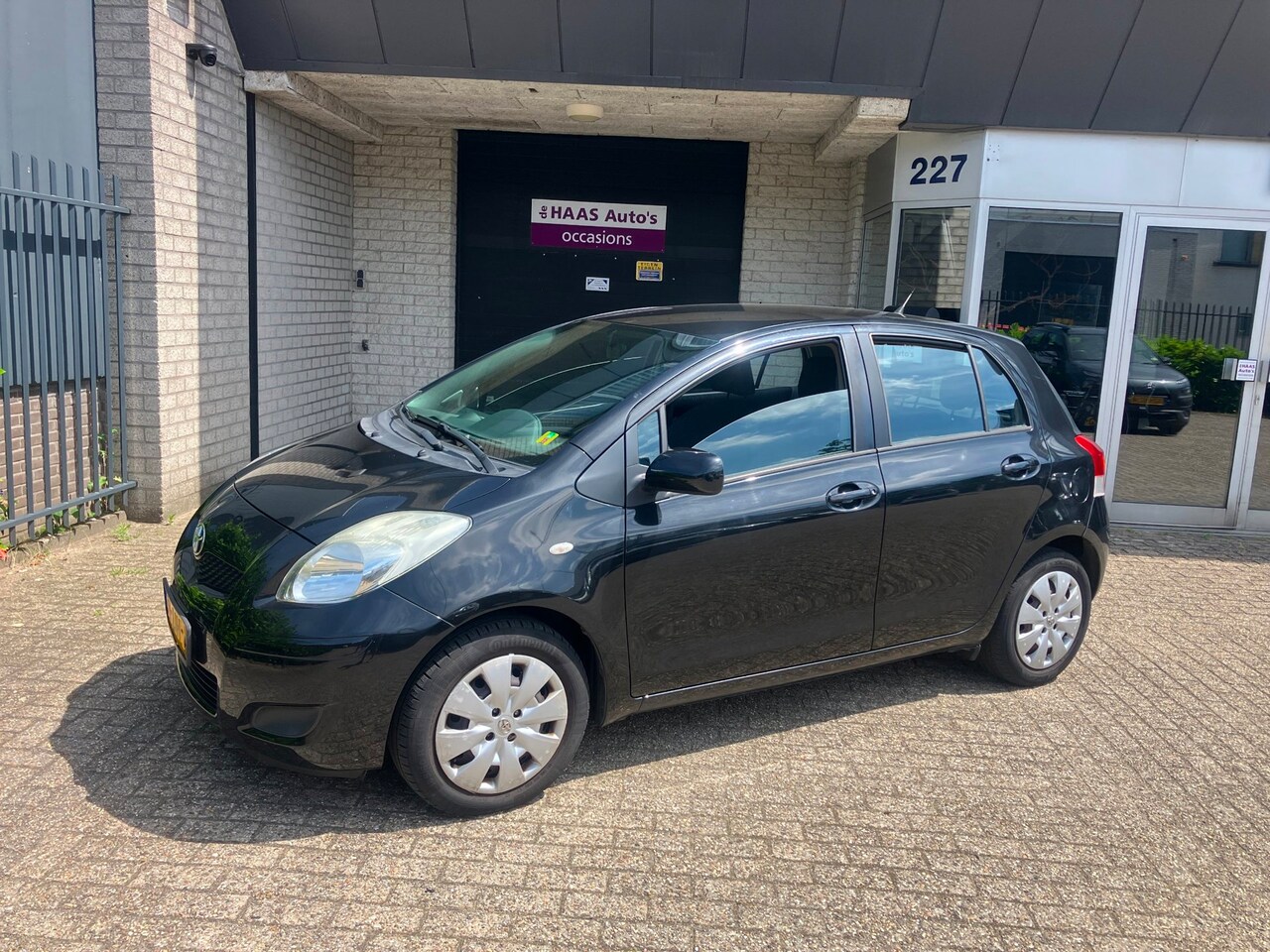 Toyota Yaris - 1.3 VVTi Aspiration / AIRCO / 5 DEUREN / NAVI / APK MAART 2027 - AutoWereld.nl