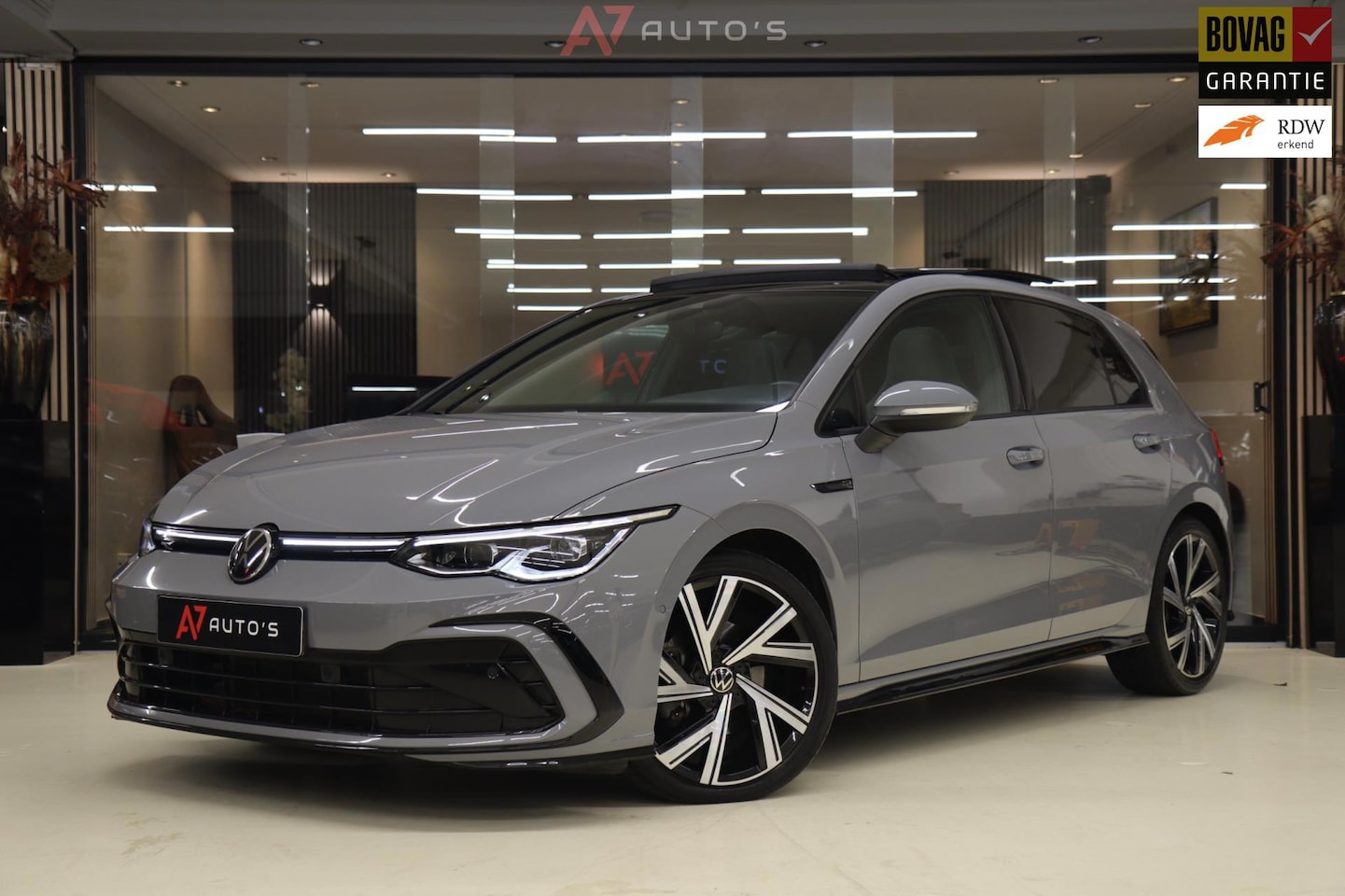 Volkswagen Golf - 1.5 eTSI R-Line PANO/CAM/CARPLAY/KEYLES/IQ/ACC/DCC/VOL - AutoWereld.nl