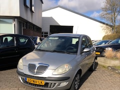 Lancia Y(psilon) - Ypsilon 1.4-16V Argento Goed rijdende Ypsilon met een keurig nette kilometerstand, Nieuwe