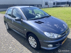 Peugeot 206 - 1.4 Forever / Airco / APK / NAP / Trekhaak / 5drs /