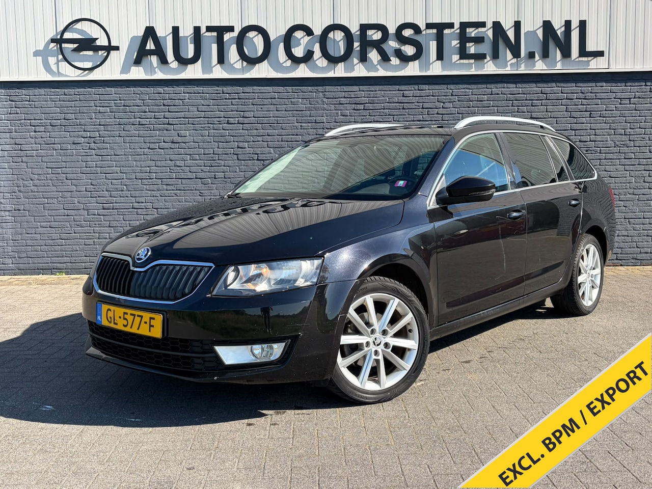 Skoda Octavia Combi - 1.2TSI 111PK Achteruitrijcamera Trekhaak Stoelverwarming Navi Ecc Cruise Control Pdc Ambit - AutoWereld.nl
