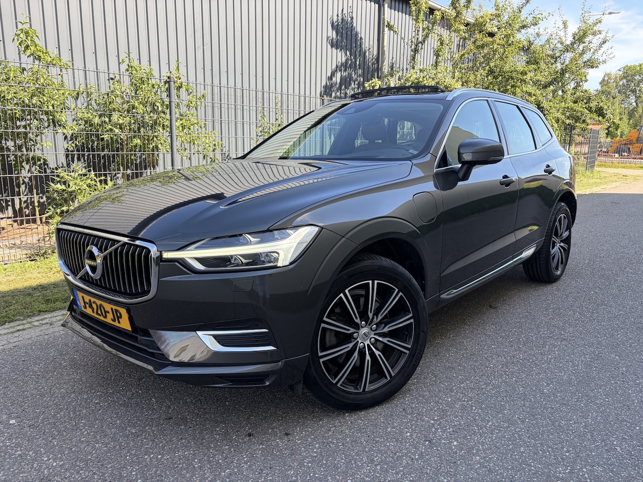 Volvo XC60 - 2.0 T8 Twin Engine AWD Inscription / AUTOMAAT / PANORAMADAK / LEER / CRUISE - AutoWereld.nl