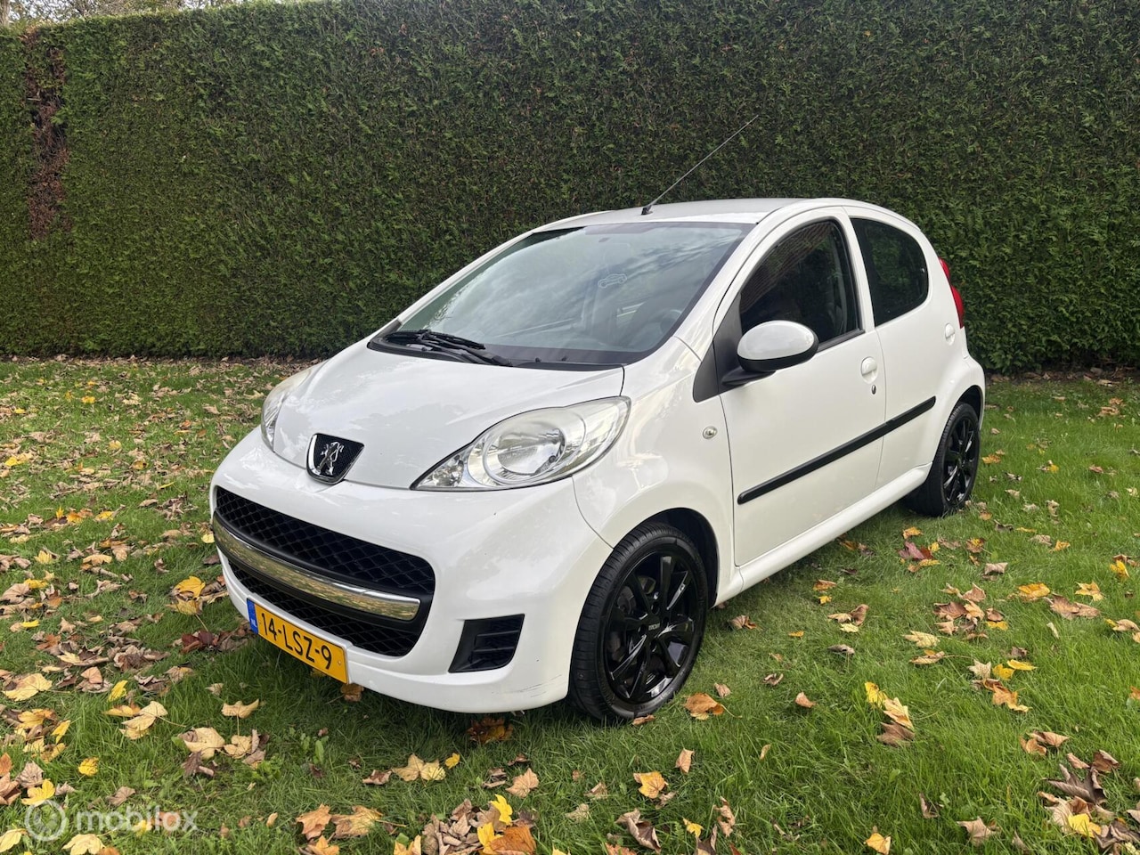 Peugeot 107 - 1.0-12V XS airco 2010 wit - AutoWereld.nl