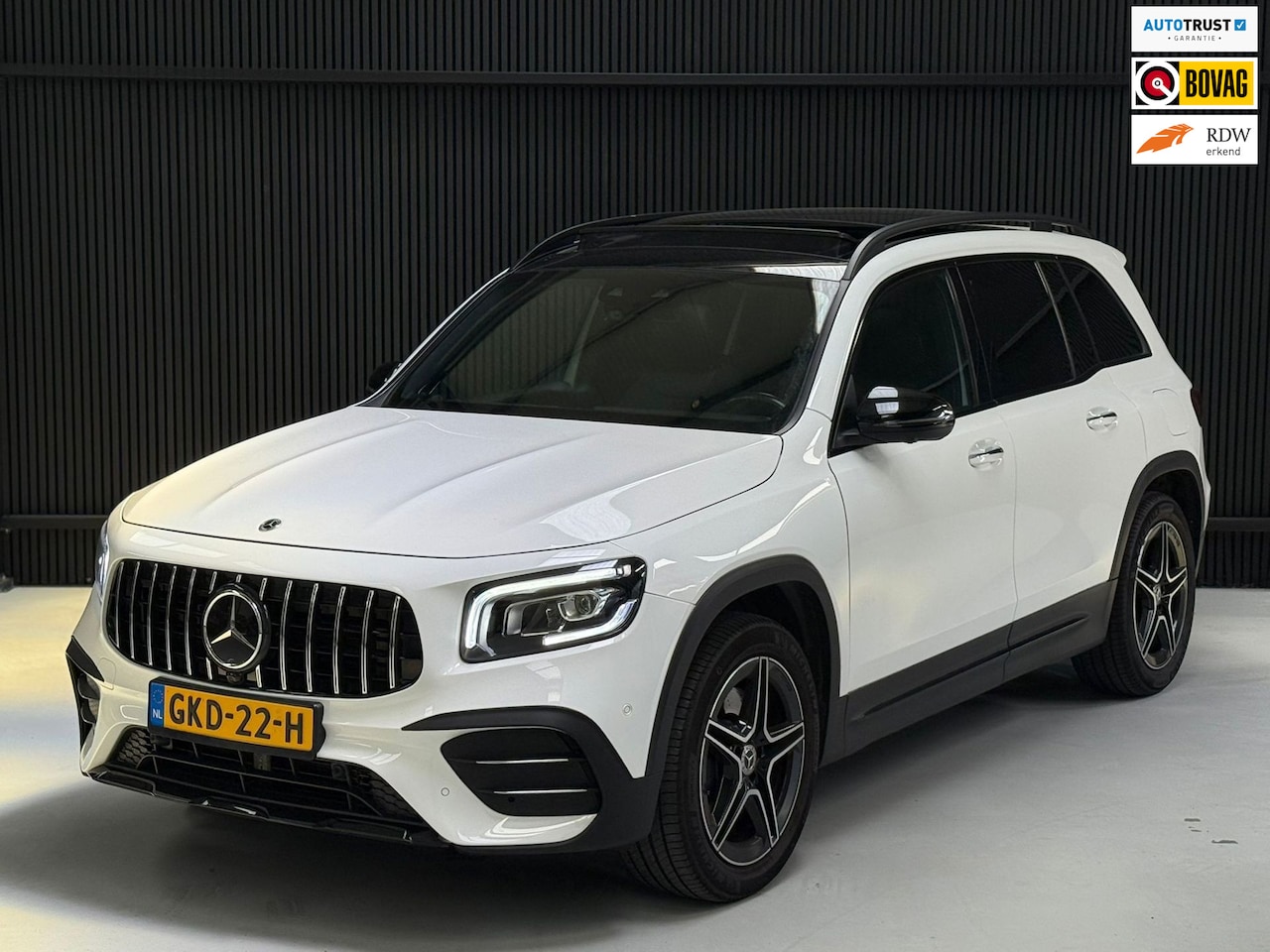 Mercedes-Benz GLB - 250 4MATIC AMG|Carbon|Pano|360|Memory|Sfeer| - AutoWereld.nl
