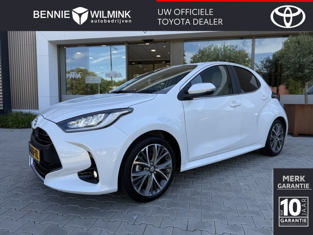 Toyota Yaris - 1.5i Executive | Trekhaak | 7800 km | - AutoWereld.nl